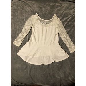 Express Top with Lace sleeves